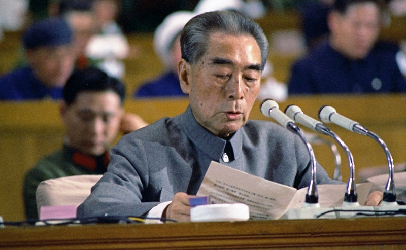 周恩来最后的日子与*小平邓**复出