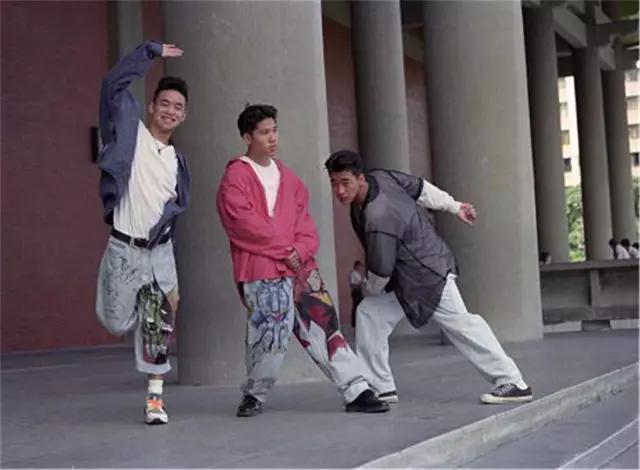 这个叫大哥的男人用17攻陷了*载下**榜，征服了国民老公