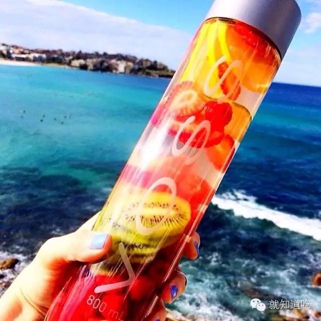 我们找了60个牌子100多瓶水，最潮的竟然是这20瓶