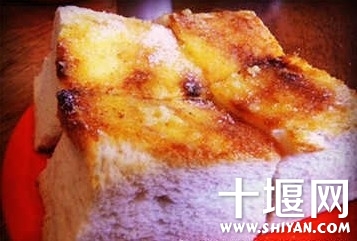 郧县三合汤有多少年的历史,郧县小石桥的三合汤有早餐吗