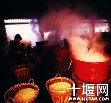 郧县三合汤有多少年的历史,郧县小石桥的三合汤有早餐吗