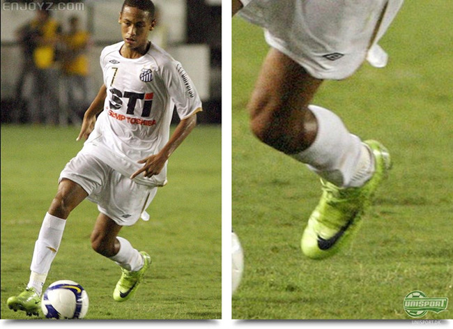 足球场穿足球鞋玩飞盘,足球场穿客队球衣