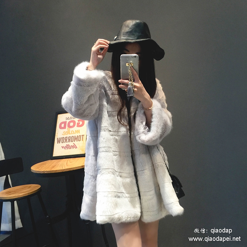 瞬间提升气质感的仿皮草外套