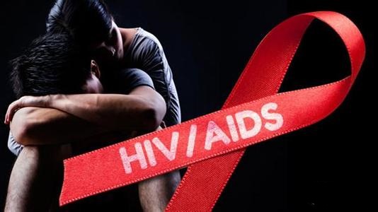 与hiv携带者生活在一起,19岁hiv携带者怎么生活