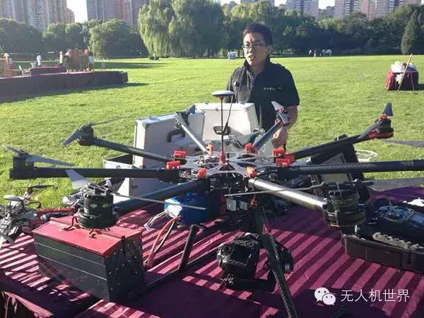 北京飞手张丰:第一次飞25B直升机时双手发抖,附赠新手指南