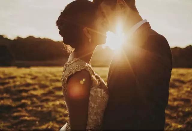 咫尺光年爱如初见意思,咫尺光年爱如初见什么意思