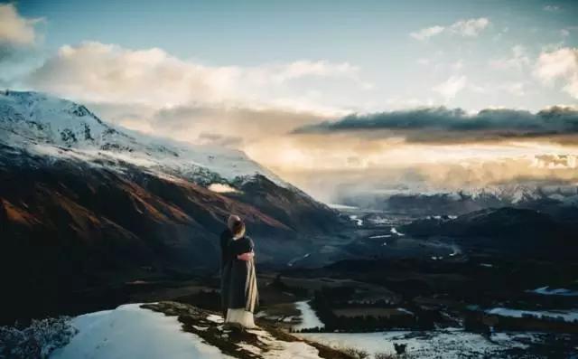 咫尺光年爱如初见意思,咫尺光年爱如初见什么意思