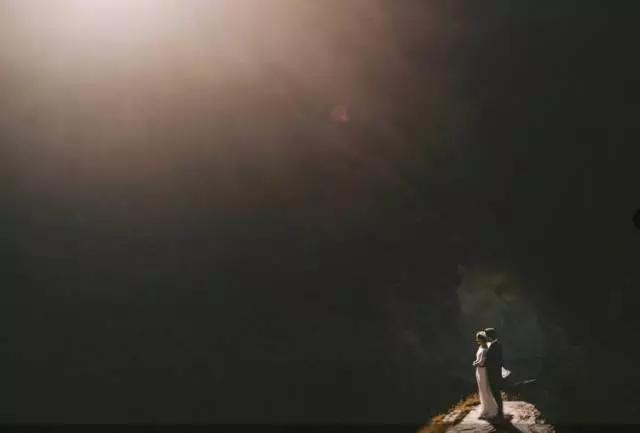 咫尺光年爱如初见意思,咫尺光年爱如初见什么意思