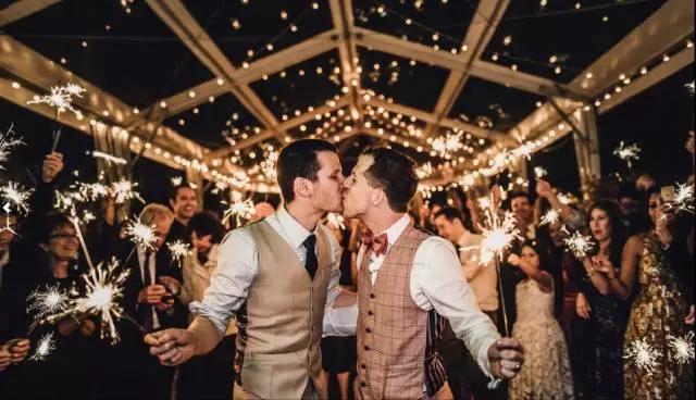 咫尺光年爱如初见意思,咫尺光年爱如初见什么意思