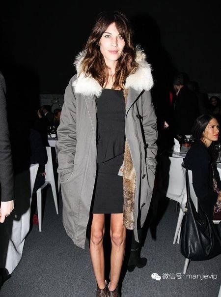 大毛领棉服外套搭配 (夹克棉服女外套带大毛领)