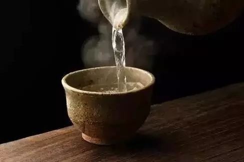 看酒的真假用什么工具,辨别真假酒最靠谱的方法