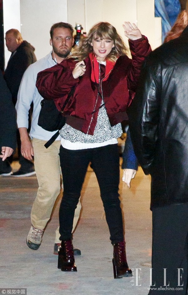 马丁靴牛仔裤配卫衣女,关晓彤马丁靴同款