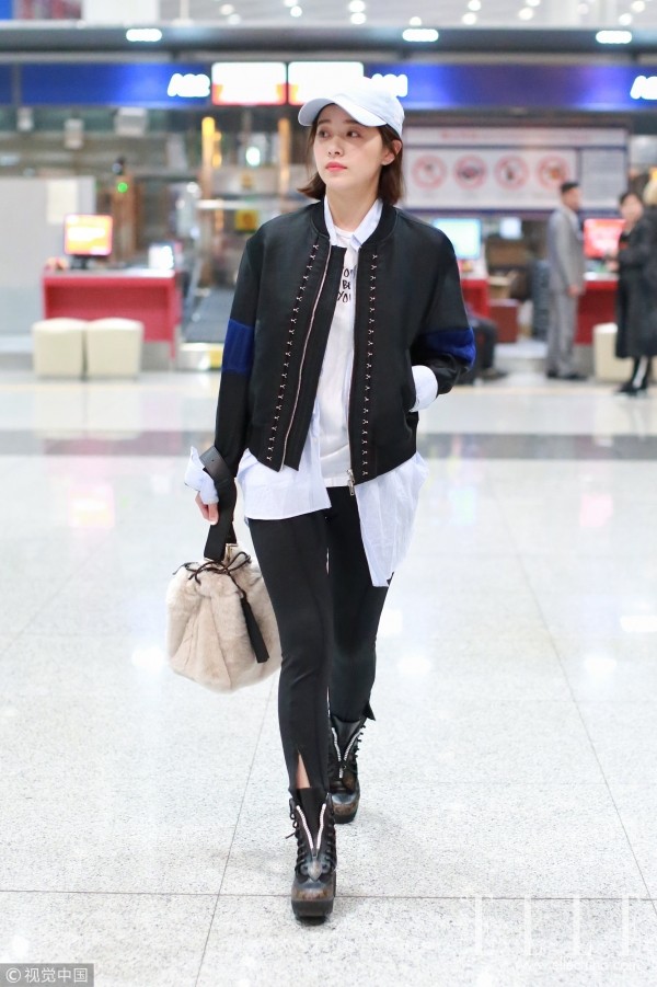 马丁靴牛仔裤配卫衣女,关晓彤马丁靴同款