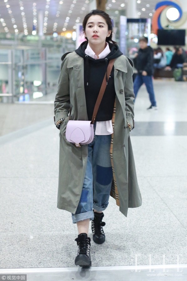 马丁靴牛仔裤配卫衣女,关晓彤马丁靴同款