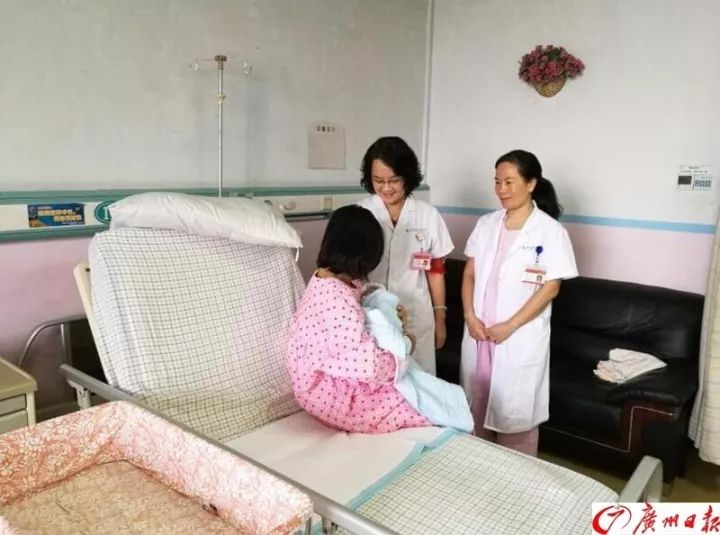 看到都痛！孕妈“无麻醉”剖宫生下宝宝！为母则刚！