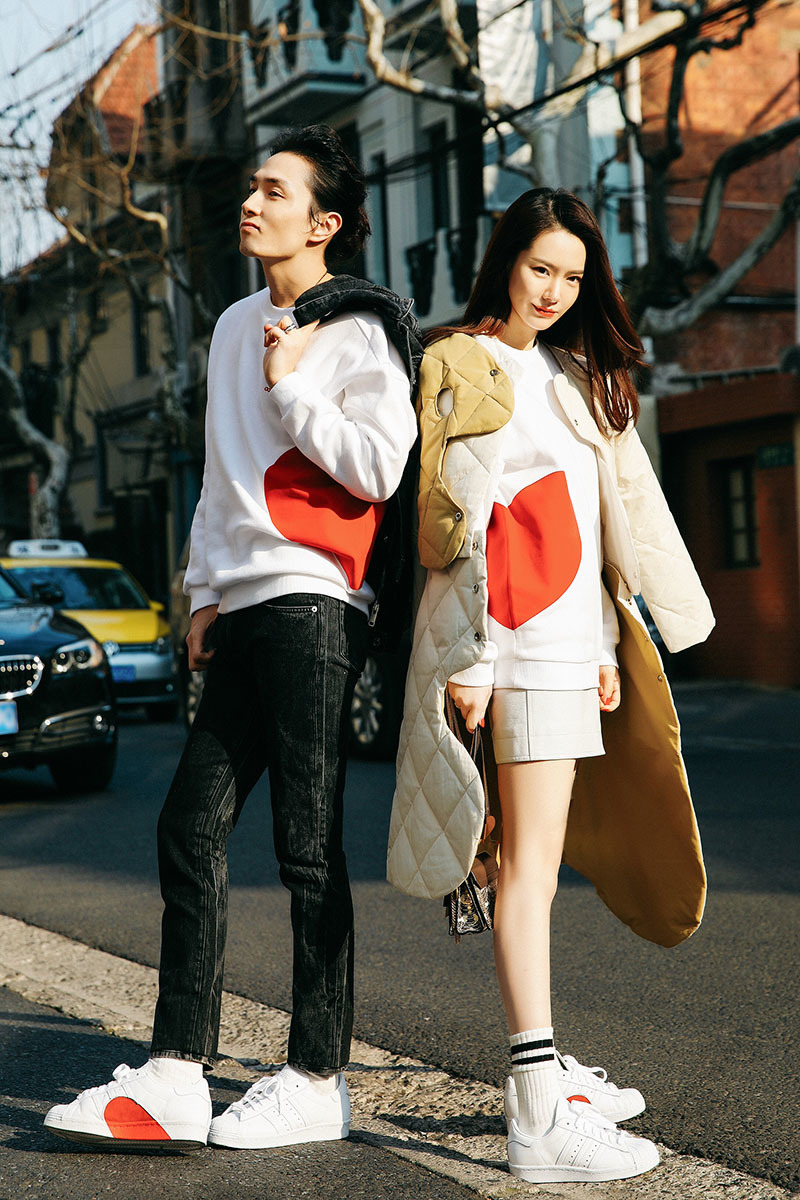 adidas新款情人节限定2023,adidasoriginals高帮银色