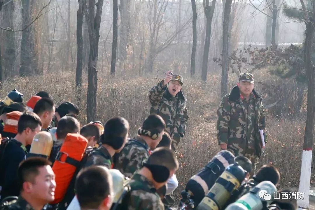 许三多做腹部绕杠做了多少个,腹部绕杆1000多个破纪录