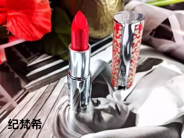 一言难尽的狗年辣眼睛限量单品,2018国外大牌狗年新春款