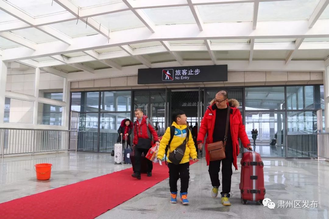 温暖回家路长春站迎春运出大招,春运回家路温暖与焦急并行
