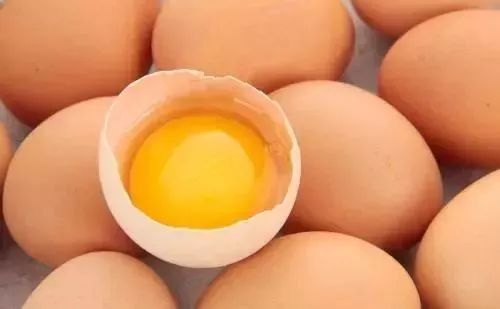 鸡蛋黄炒出油来抹湿疹管用吗,鸡蛋黄熬油可以缓解婴儿湿疹吗