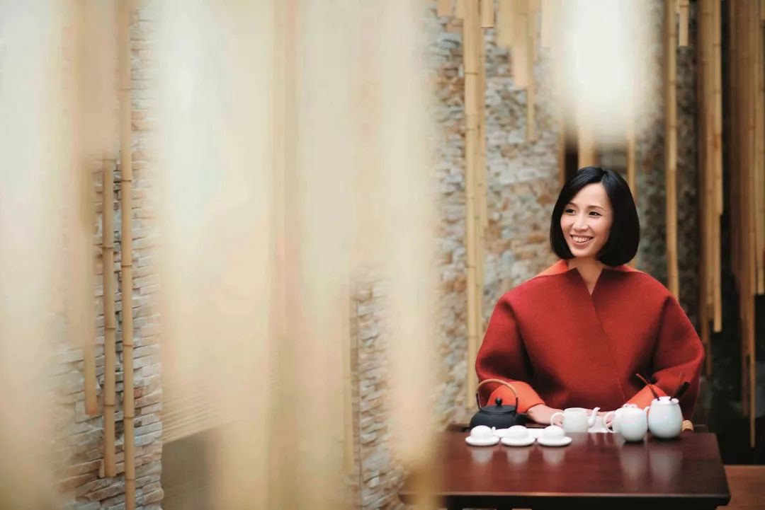 不为冲销量，奢侈品品牌看上了天猫的什么？｜CBNweekly