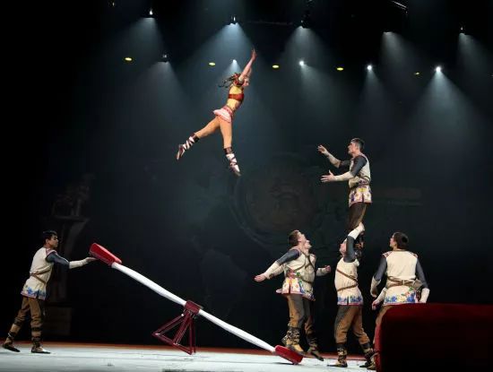 驻马店的打铁花表演时间,赏花灯表演