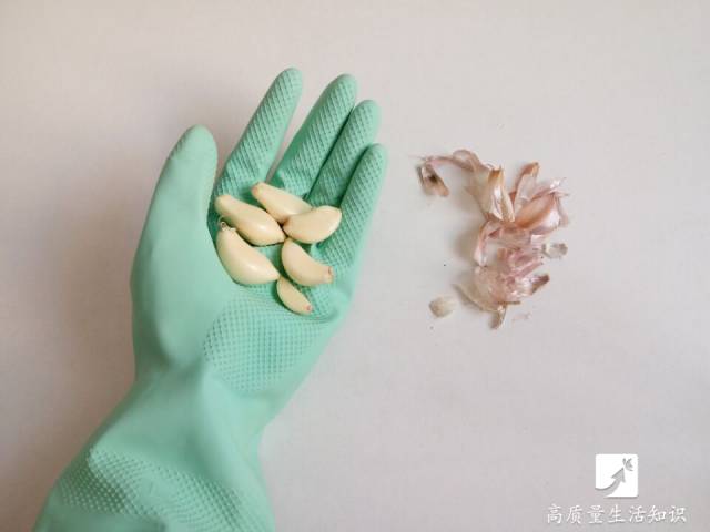 衣服粘毛不用买滚刷教你一招,衣服粘毛怎么处理不用滚筒