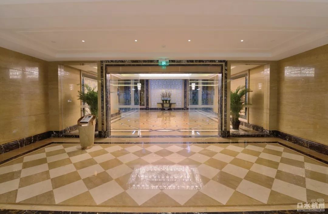 地下车库没做到这个程度，你千万别说自己是豪宅