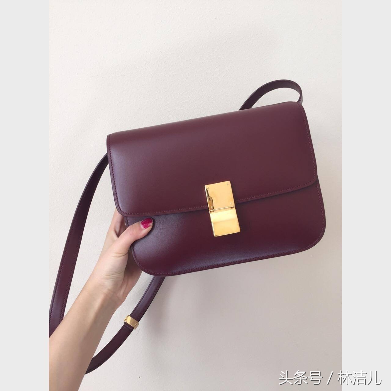 这个女人太强大了，她设计的所有包都成了爆款，连王菲都爱得不行