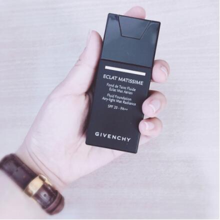 这几款平价粉底液持久不脱妆,大油皮粉底液持久不脱妆控油遮瑕