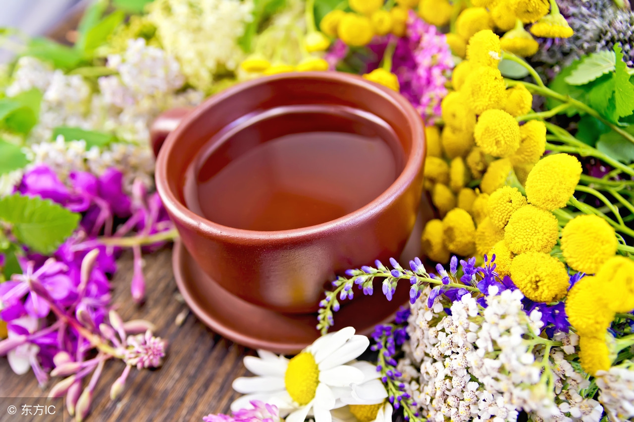 鼻出血勿仰头,鼻出血不要着急堵回去