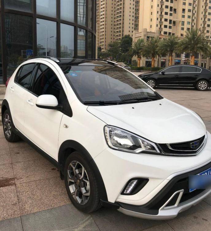 毕业两年买二手车还是新车,毕业两年内买车合适吗