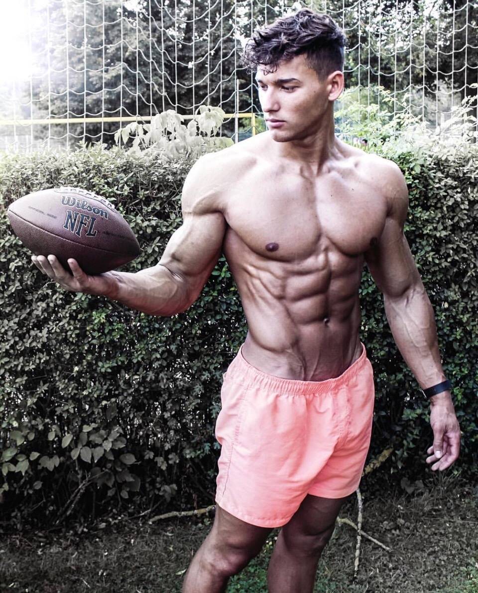 胸肌大小不一样训练方法,胸肌大小不一样用哑铃怎么练