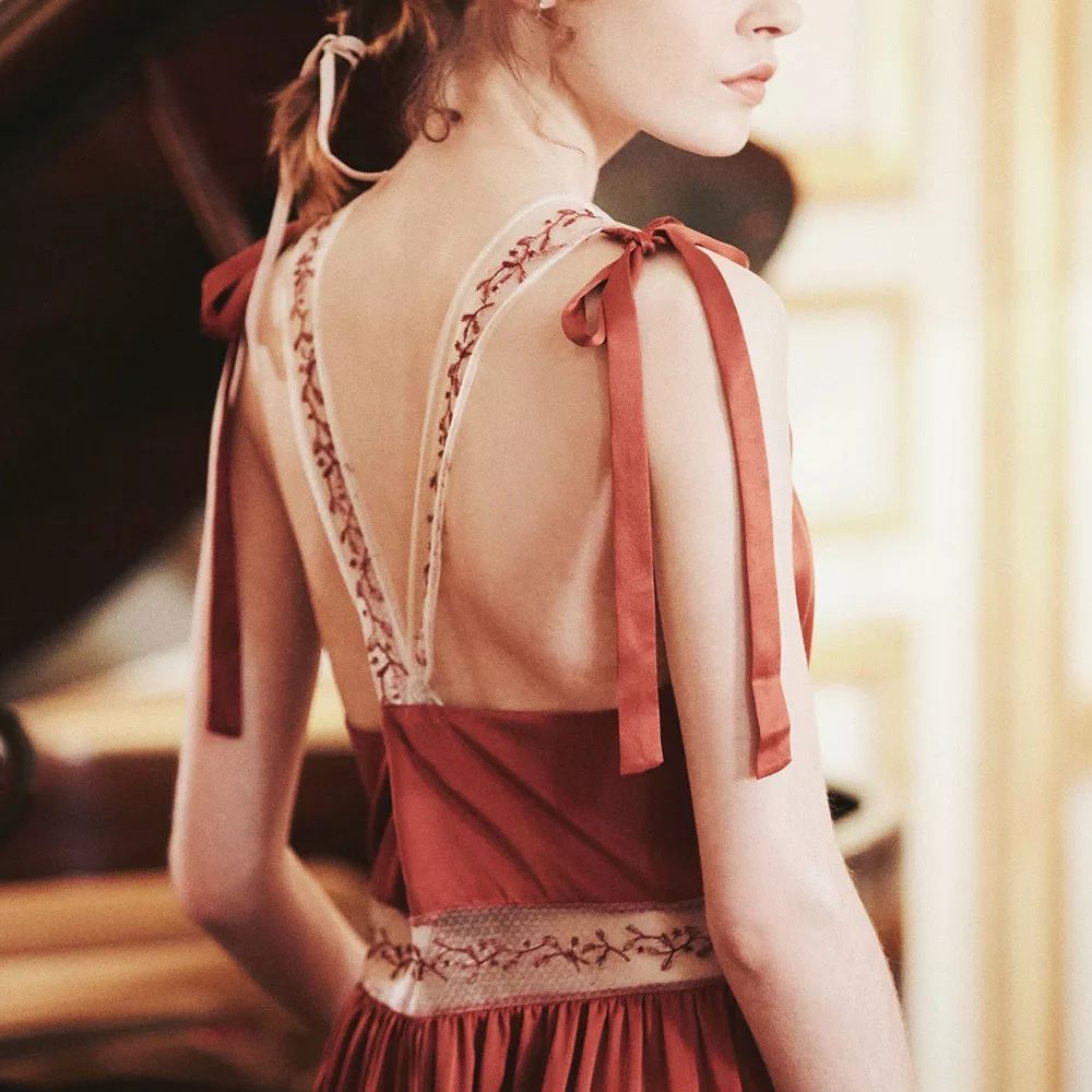 这么美的轻柔仙气的居家服 让你感受「唐顿庄园」般的英式贵族风