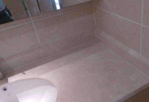 搞卫生有黑色玻璃胶怎么清理干净,厨房橱柜发霉怎么处理玻璃胶发黑