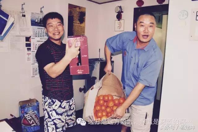 这就是船员，一年又一年，一天又一天，船上的年