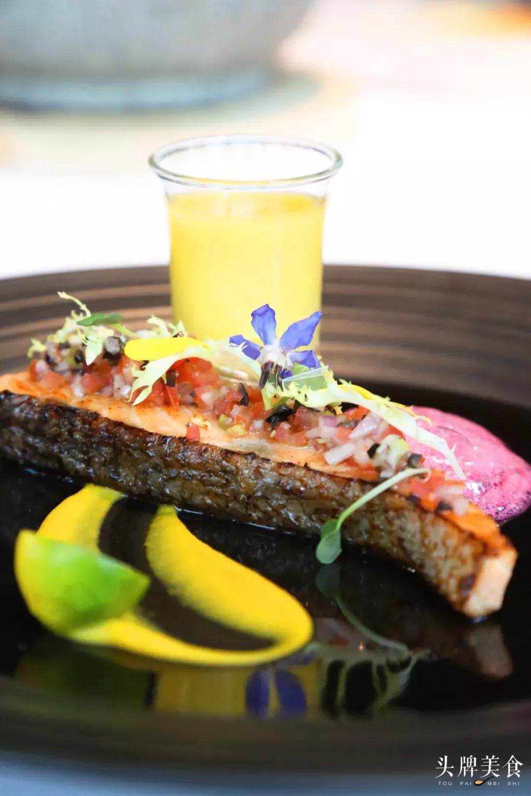 在艺术馆里吃饭是一种怎样的体验,在美术馆里面吃料理