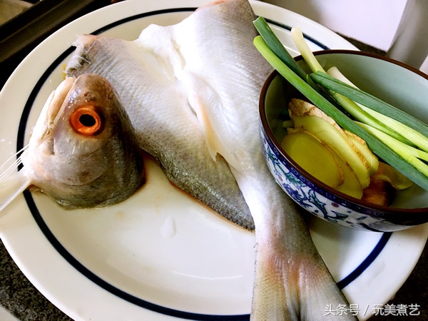 清蒸酱汁鱼怎么做,豉汁蒸鱼怎么做才好吃