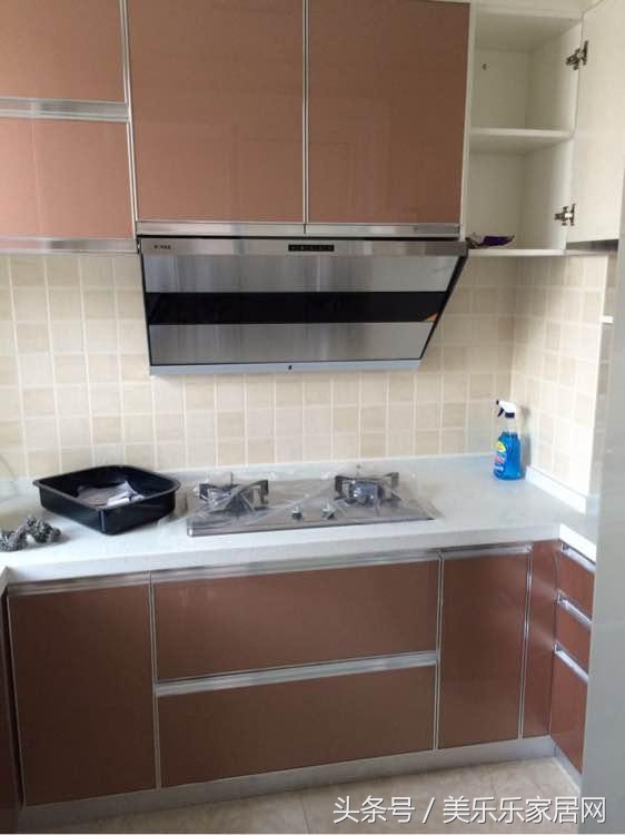 入户玄关上有个柜子怎么装修,玄关柜正对门怎么装饰