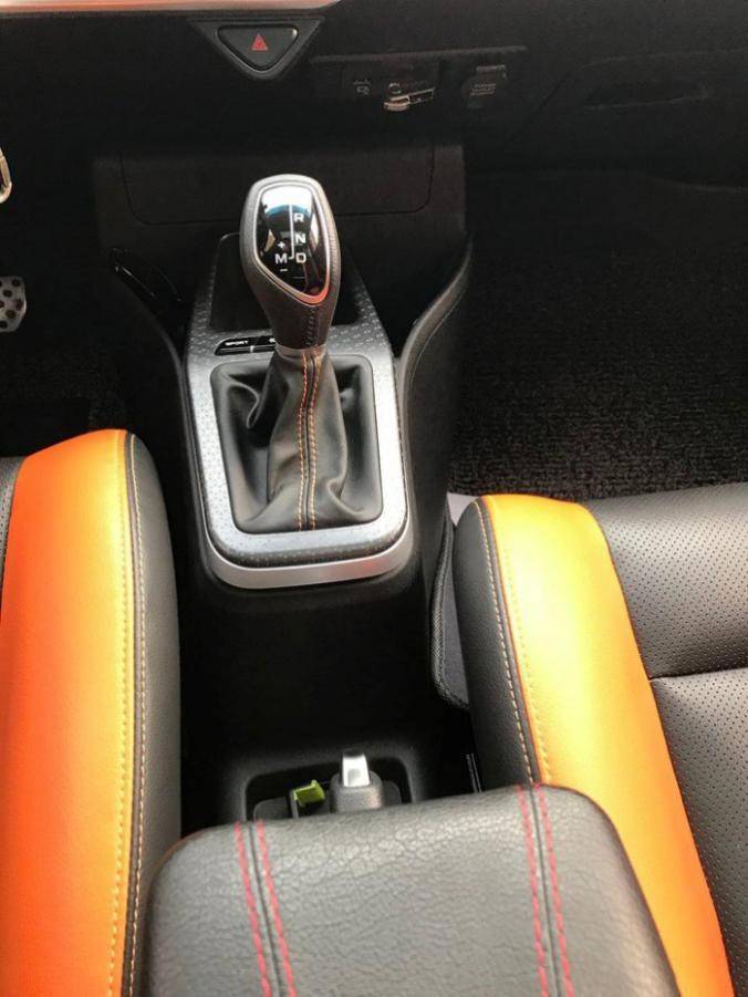 毕业两年买二手车还是新车,毕业两年内买车合适吗