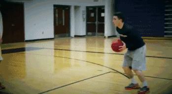 篮球防守如何急停视频,急停技术怎么摆脱防守者