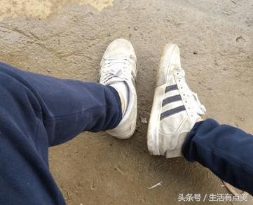 小白鞋脏了不要慌这招清洗更干净,小白鞋脏了怎么样清洗干净