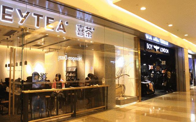 为了这口蛋糕，有人等了5小时，队伍长到连警察都出动