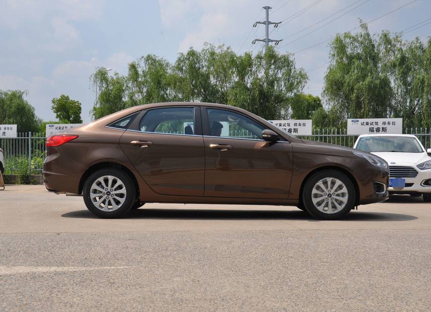 福特福睿斯值不值得入手,福特福睿斯值得购买吗怎么样