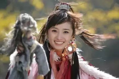 杨幂说熬夜要用多少钱的化妆品,杨幂用的护肤品品牌