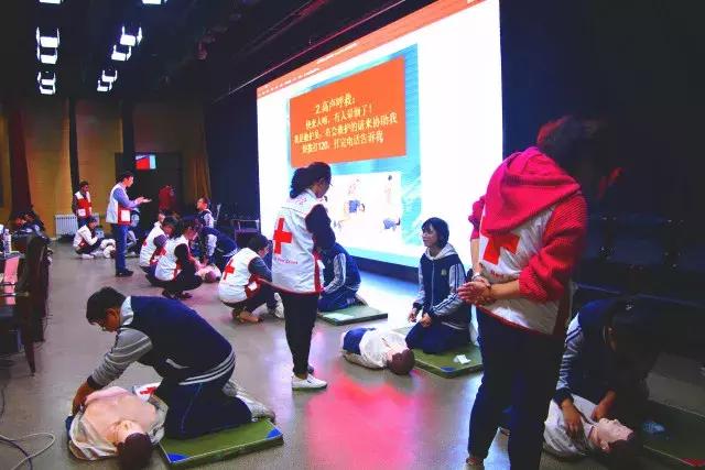 青岛文明学校合格名单,青岛六中学校