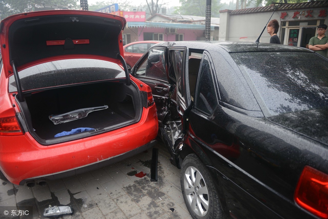 剐蹭到别人的车怎么处理,车被别人剐蹭了怎么办