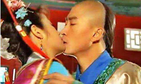 那些拍吻戏真的成情侣的明星,那些拍吻戏的明星是真的接吻吗