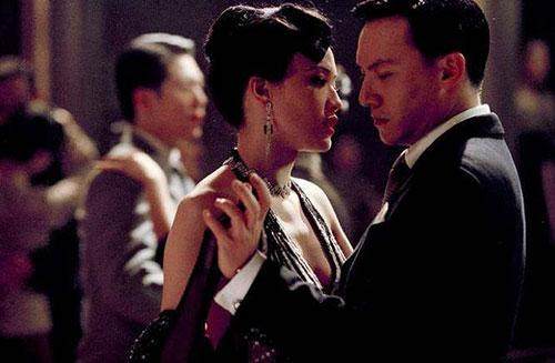 那些拍吻戏真的成情侣的明星,那些拍吻戏的明星是真的接吻吗