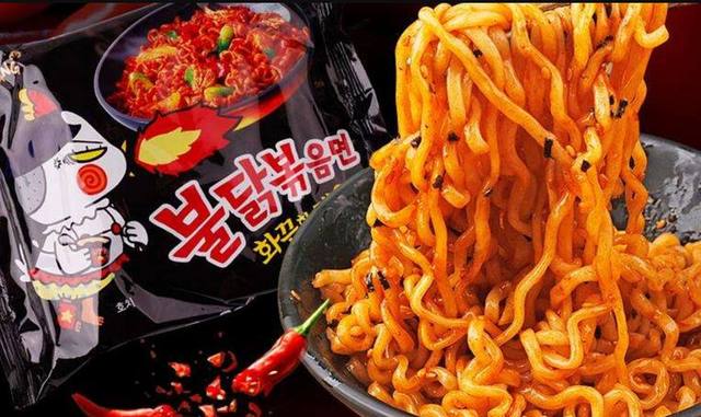 网红美食脏脏包大揭秘,小吃火鸡面和脏脏包